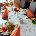 Schnitzelhaus Und Stadt Rosbach Rosbach vor der Höhe