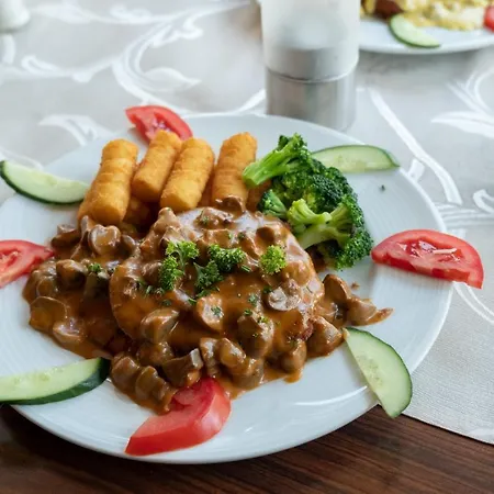 Schnitzelhaus Und Stadt Rosbach 3*