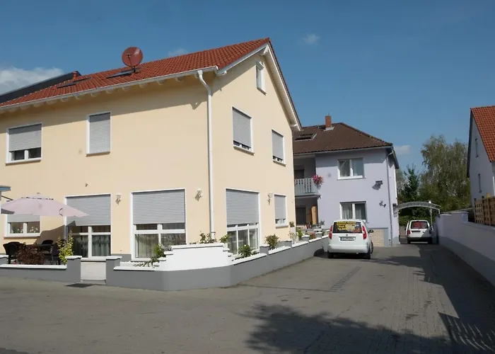 Schnitzelhaus Und Stadt Rosbach Pensión Rosbach vor der Höhe