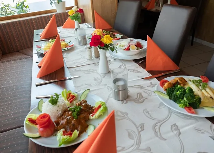 Schnitzelhaus Und Stadt Rosbach Rosbach vor der Höhe