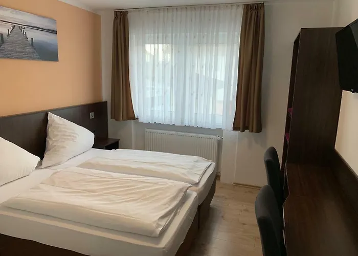 Schnitzelhaus Und Stadt Rosbach Rosbach vor der Höhe