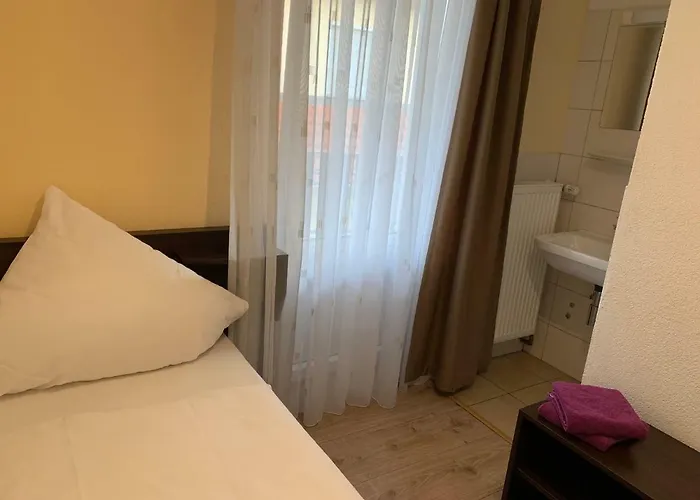 Schnitzelhaus Und Stadt Rosbach Pensión Rosbach vor der Höhe