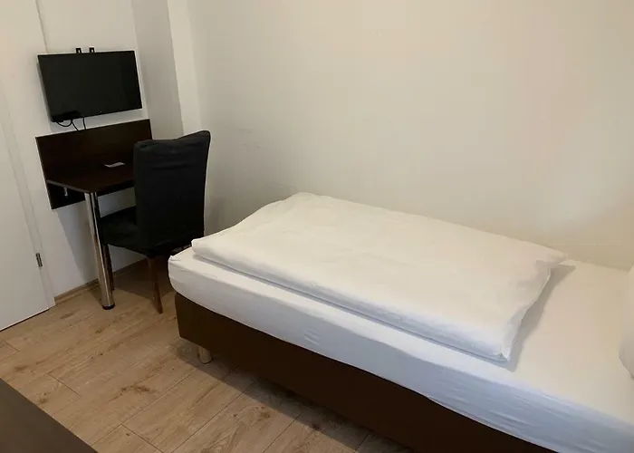 Schnitzelhaus Und Stadt Rosbach