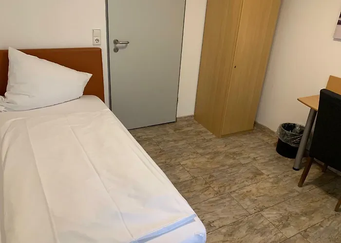 Schnitzelhaus Und Stadt Rosbach Rosbach vor der Höhe